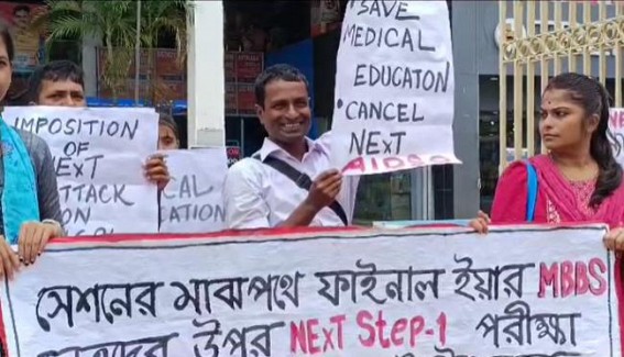 AIDSO stands beside final year MBBS Students’ opposing NExT Exam