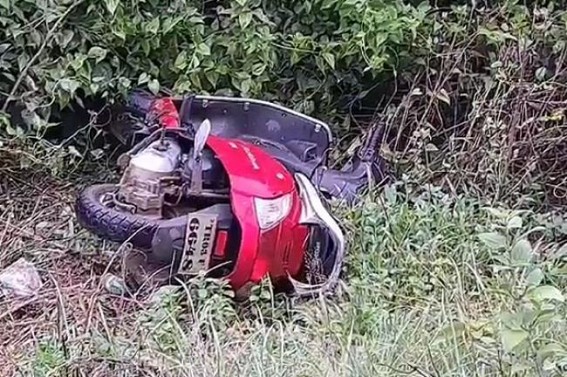 Two Bank Officials were Recovered in seriously Injured Conditions in Sabroom : 1 Died