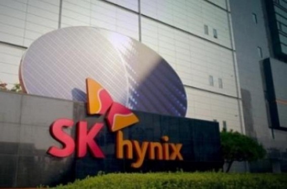 SK hynix opens probe into use of its chips in Huawei's new phone
