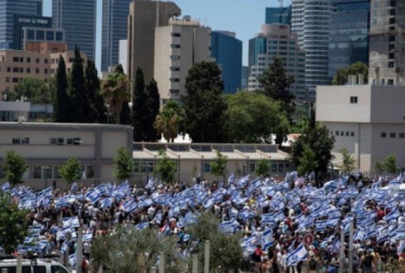 Israelis protest against overhaul plan ahead of key court discussion