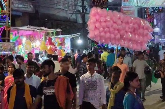 Last night of Durga Puja 2023 witnessed massive gatherings in Puja Pandals