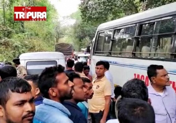 Seven Injured after a Bus and Maruti Swift car crashed on National Highway in front of Sepahijala Sanctuary : Three Critical