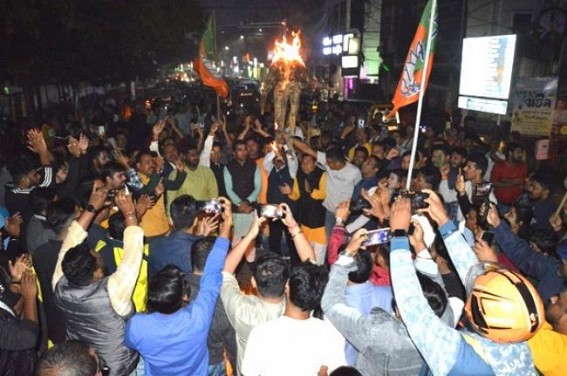 Nation’s Biggest ever IT Raid : BJP burnt Cong MP Dhiraj Prasad Sahu’s effigy, says, ‘Congress means Black Money’