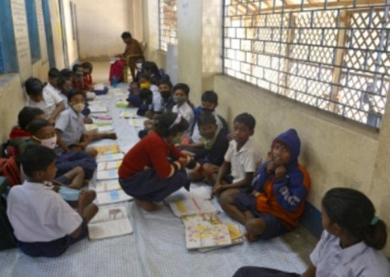 Tribal students in MP's Ratlam take lessons on literature, media from veterans