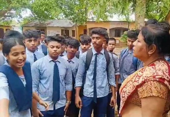 Indranagar Noagaon Krishnanagar School protested seeking Transfer of a Teacher
