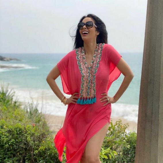 Mallika turns ‘desi’ Pamela Anderson as she runs on the beach