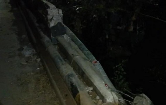 National Highway Accident : Car fell into 40 ft deep ditch in Teliamura