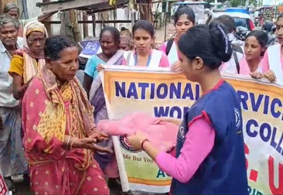 Women’s College NSS distributed clothes among poor
