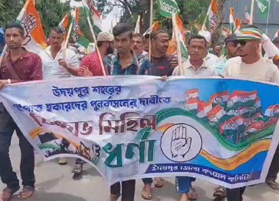 Congress Party organized a protest against the eviction of hawkers in Udaipur
