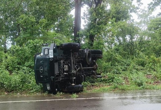 A BSF Jawan’s vehicle met with an accident in Santir Bazar