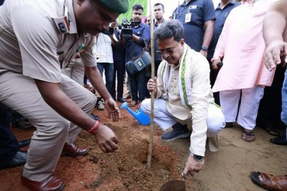 5 Lakhs saplings were planted in 5 minutes in Tripura