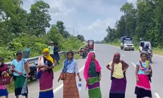 Public Blocked Road in Chailengta protesting for Gas Cylinders