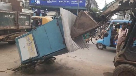 Citizens React with Mixed Feelings to AMC's Eviction Drive of Street Vendors