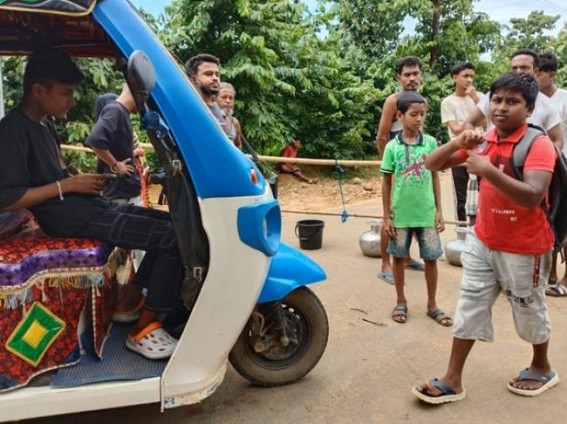 Villagers Block Road Over Drinking Water Crisis