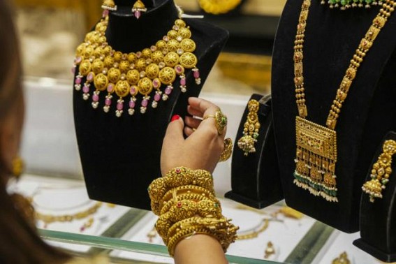 Gold, silver prices decline amid global tariff uncertainty