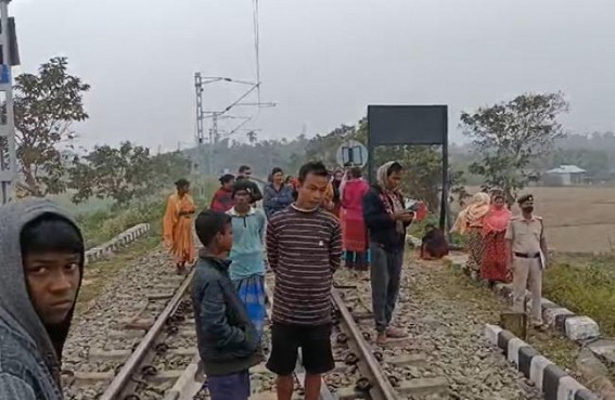 Brick Worker Woman died after hit by Train