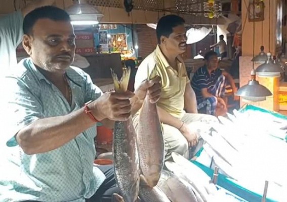 ‘Fish came from Bangladesh before traditional Jamai Shashti’ : Hilsa fish in high demand at Rs. 2,000
