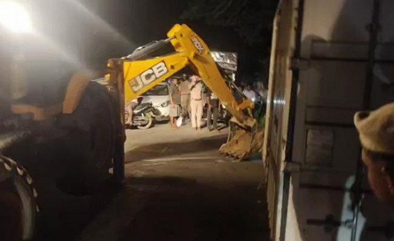 Container Falls Off Truck, Blocks National Highway in Tripura