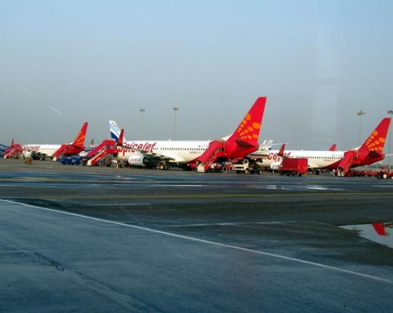 SpiceJet axes 300 more flights till Jan 31, AAI demands dues