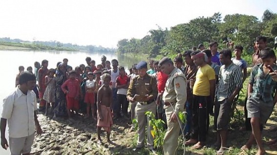 Dead body of an unidentified woman recovered from Gomati River at Shalgarah