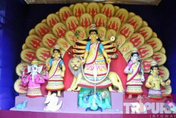 Pandals welcomes Goddess Durga with mantras, dhak beats on Mahasashti