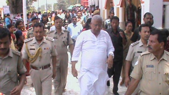 Governor visits Udaipur, offer prayers at Matabari