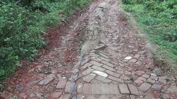 Poor quality construction work at Gandacherra: Resentment brewing on deplorable condition of roads