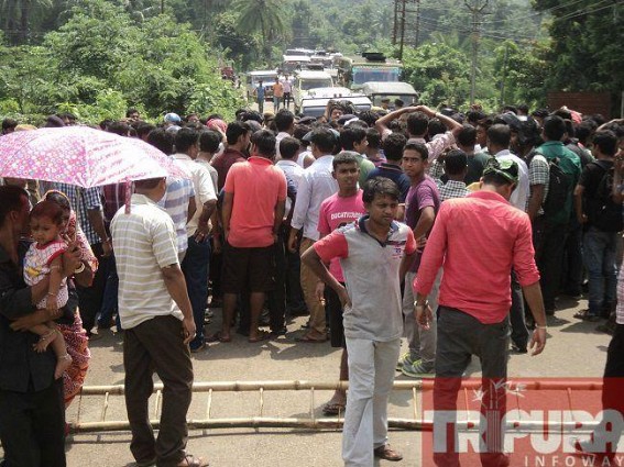 Manik Sarkar's golden Tripura : Road Blockade at Bagma,protest against power cut, water scarcity 