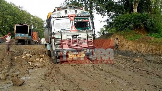 Awful condition turns lives miserable on NH-44 