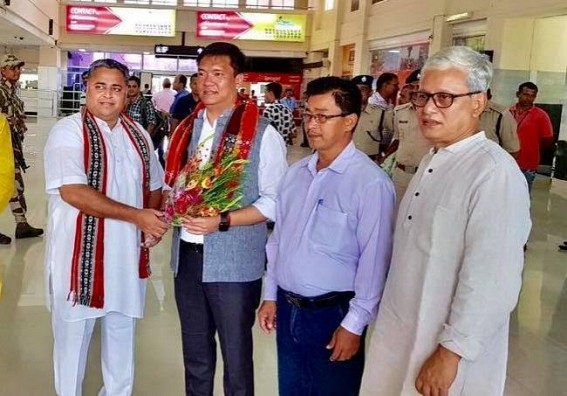 Arunachal CM arrives in Tripura