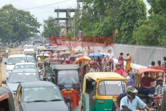 Poor traffic management hits common men, office goers in Agartala