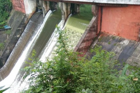 Dumboor Lakes's overflow water panics flood affected masses