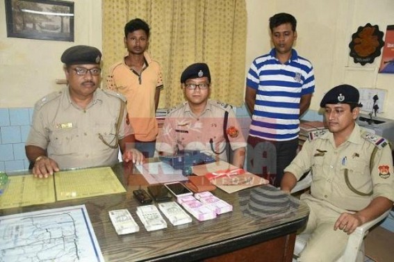Frauds arrested with 5.25 lakhs
