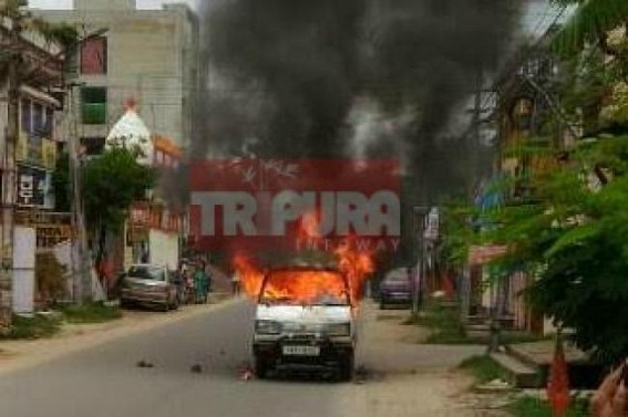 Fire blasts inside CNG vehicle, erupted chaos