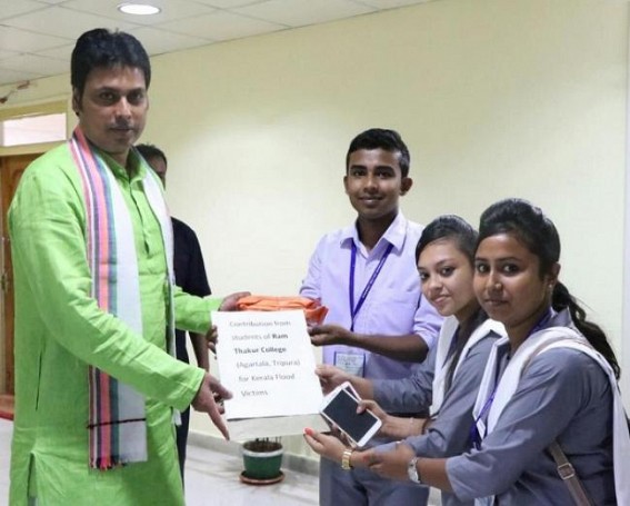 Ramthakur College students contribute for Kerala flood victims 