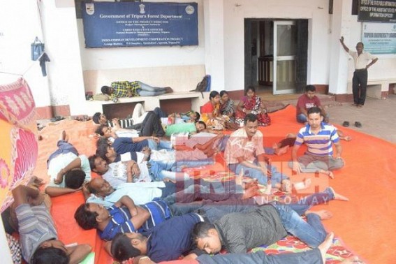 Terminated contractual State Govt employees continue Hunger Strike 