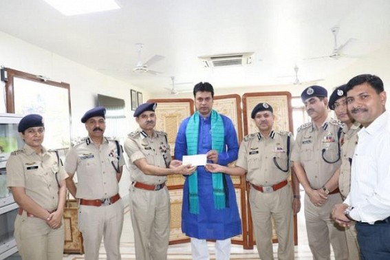 IPS officers Association donates Rs. 2.60 lakh in CM's relief fund 