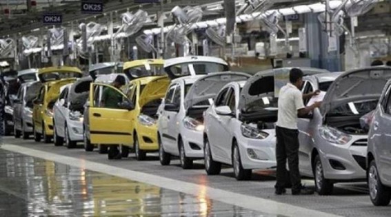 November auto sales muted on high fuel prices, low credit flow 