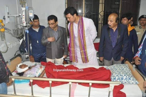 Deadly bus accident : CM visits GB hospital, meets injured persons
