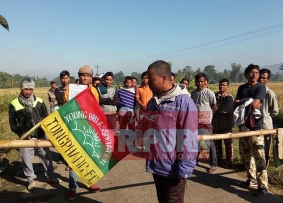 12 hrs road blockade at Kanchanpur demanding road repairing