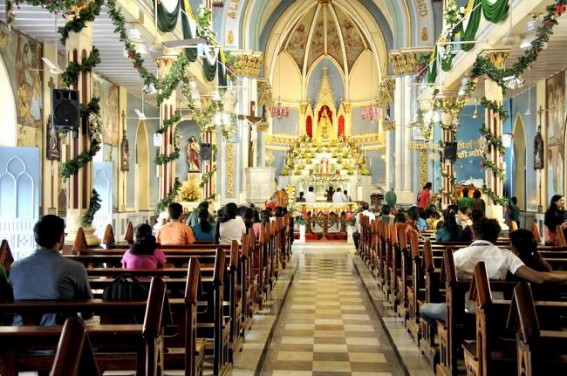 Christians ring in Christmas with carols, church bells in Maharashtra
