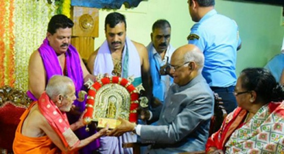 President Kovind prays at Udupi Krishna temple in Karnataka