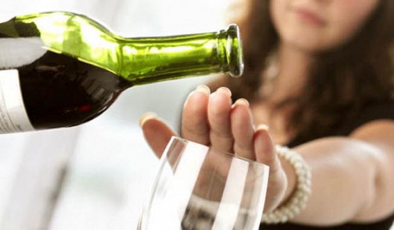 Reduced alcohol intake could help to quit smoking: Study
