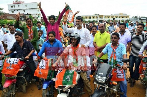 BJP organizes bike rally to celebrate 4 yrs of Modi Govt 