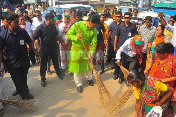 Agartala wakes up on Sunday morning amid CMâ€™s â€˜Swachh Bharatâ€™ ritual : Biplab Debâ€™s action to sweep â€˜clean roadsâ€™ with huge security personnel turns a â€˜Photo-Opâ€™;  Cityâ€™s stagnated drains remains dirty, SMART City a distance dream
