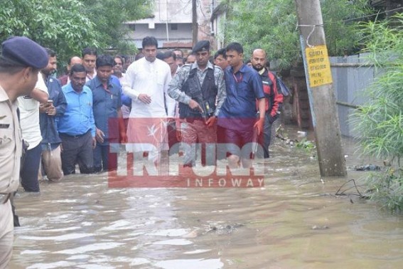 CM walks on flood water, media coverage draws â€˜sympathyâ€™