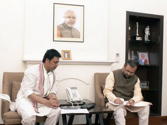 CM meets HRD Minister at Delhi, talks about four new B.Ed Colleges' plans 