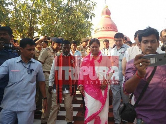 Rajasthan CM offers prayers at Tripura Sundari temple 