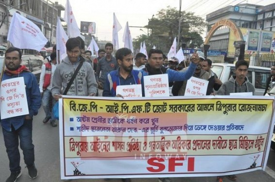 SFI staged protest over 14 yrs girlâ€™s brutal murder after gang-rape