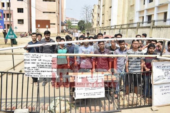 AGMC students, GB Doctors come in protest